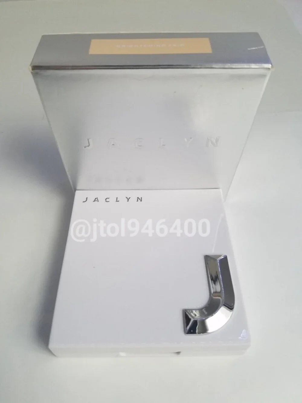 Jaclyn Cosmetics Brightening Fair Powder